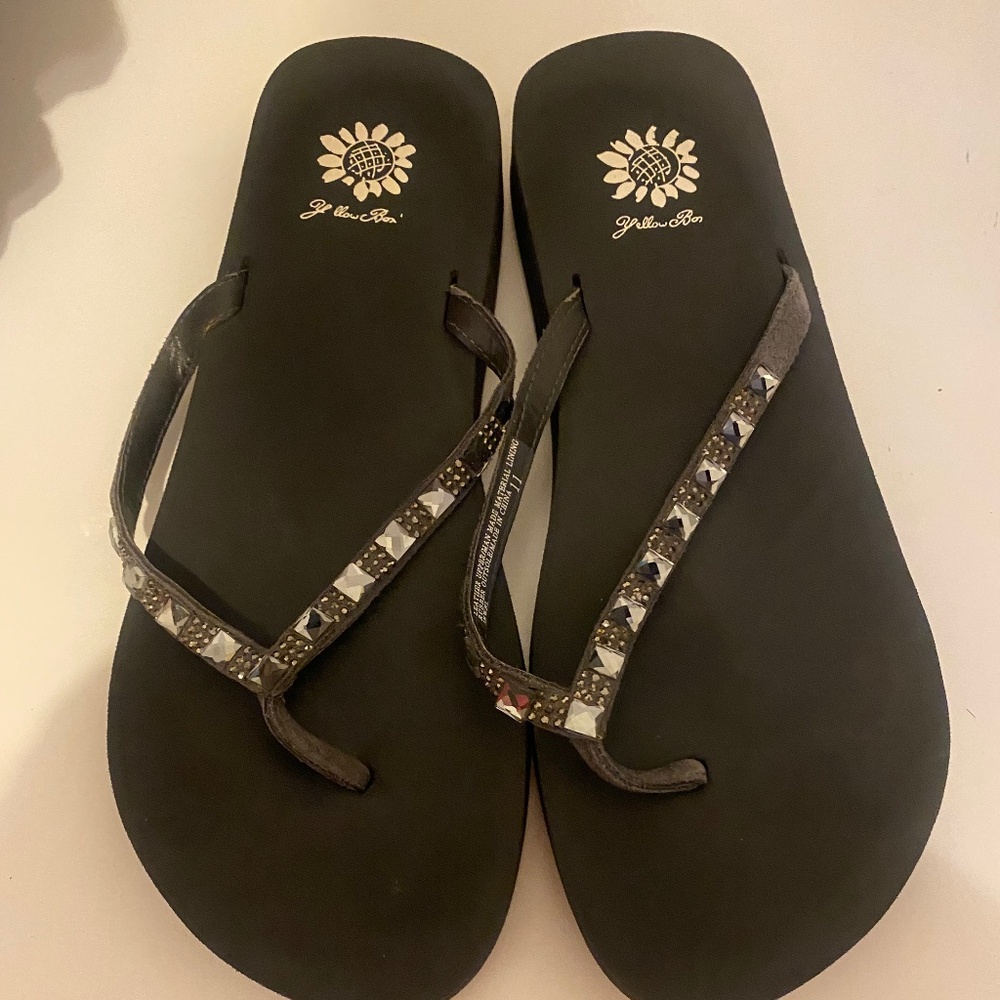 Yellow Box Jewel Gray Sparkle Rhinestone Flip Flop  - Size 11
